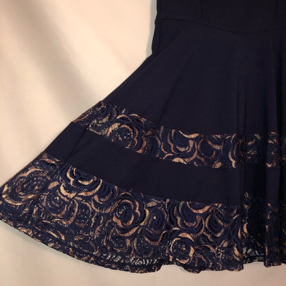 Navy and Gold Short Sleeveless Dress - Picture 4 of 5